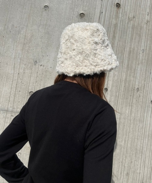 COLOR TOKYO ACCESSORIES(カラートウキョウアクセサリー)の「ファーボアバケットハット(ハット・レディース・ホワイト・FREE)」の2枚目の写真