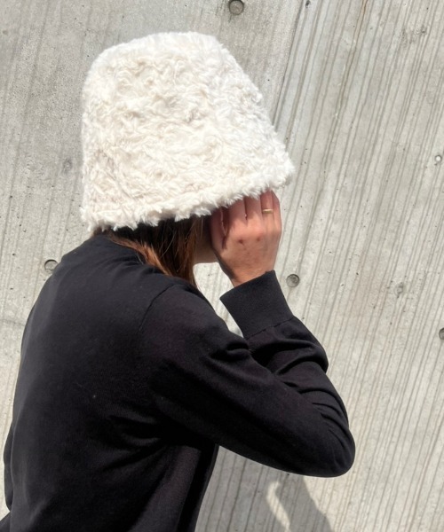 COLOR TOKYO ACCESSORIES(カラートウキョウアクセサリー)の「ファーボアバケットハット(ハット・レディース・ホワイト・FREE)」の3枚目の写真