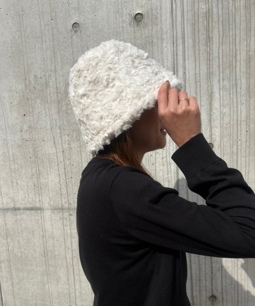 COLOR TOKYO ACCESSORIES(カラートウキョウアクセサリー)の「ファーボアバケットハット(ハット・レディース・ホワイト・FREE)」の4枚目の写真
