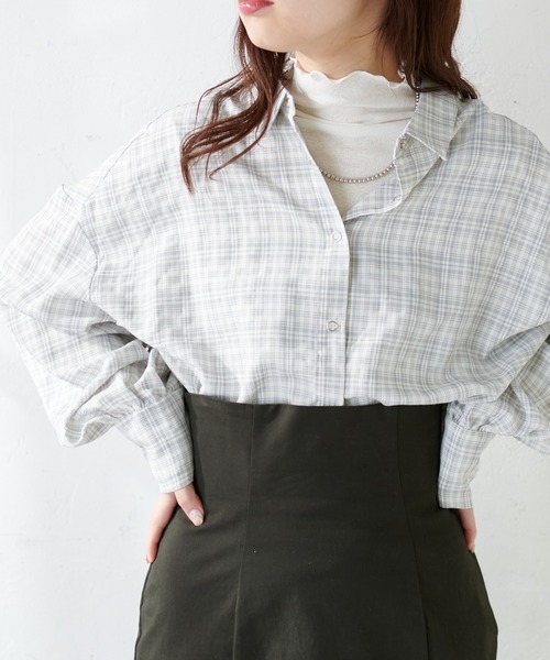 natural couture(ナチュラルクチュール)の「シアーネットメロウタートル(Tシャツ/カットソー・レディース・オフホワイト/ブラック/グリーン・FREE)」の2枚目の写真