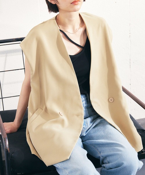 ECRIRE（エクリール）の「【TOMOコラボ】ノーカラーツイルジレベスト【セットアップ対応】（ベスト・レディース・ブラック/ベージュ/グレー/モカ・M/L）」の4枚目の写真