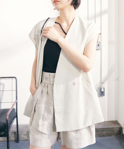 ECRIRE（エクリール）の「【TOMOコラボ】ノーカラーツイルジレベスト【セットアップ対応】（ベスト・レディース・ブラック/ベージュ/グレー/モカ・M/L）」の3枚目の写真