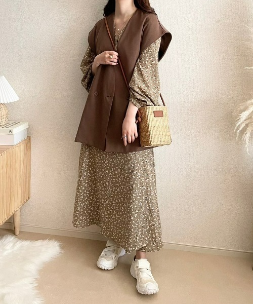 ECRIRE（エクリール）の「【TOMOコラボ】ノーカラーツイルジレベスト【セットアップ対応】（ベスト・レディース・ブラック/ベージュ/グレー/モカ・M/L）」の20枚目の写真