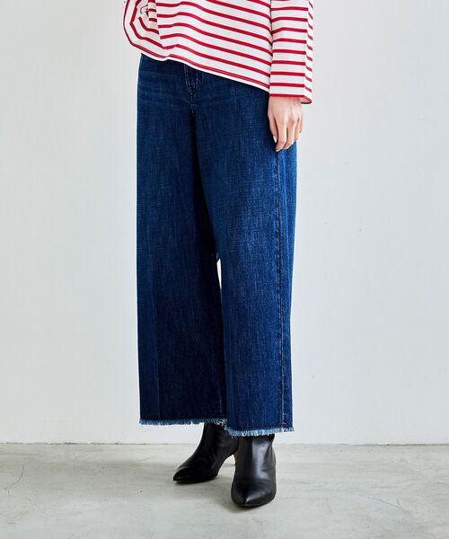 le.coeur blanc(ルクールブラン)の「デニムワイドクロップドパンツ(デニムパンツ・レディース・ネイビー/ブルー・38/36)」の4枚目の写真