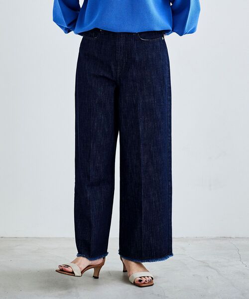 le.coeur blanc(ルクールブラン)の「デニムワイドクロップドパンツ(デニムパンツ・レディース・ネイビー/ブルー・38/36)」の15枚目の写真