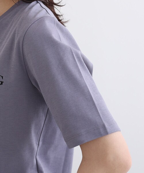 INDIVI(インディヴィ)の「◆【コットン100%】きれいめVネックロゴTシャツ(Tシャツ/カットソー・レディース・ホワイト/ブラック/ベビーピンク/パープル系4・38/34/05/15 /13/19)」の11枚目の写真