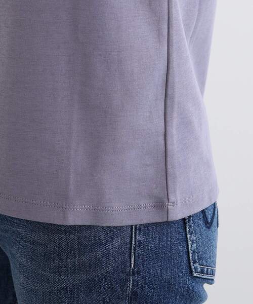 INDIVI(インディヴィ)の「◆【コットン100%】きれいめVネックロゴTシャツ(Tシャツ/カットソー・レディース・ホワイト/ブラック/ベビーピンク/パープル系4・38/34/05/15 /13/19)」の12枚目の写真