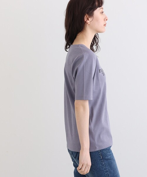 INDIVI(インディヴィ)の「◆【コットン100%】きれいめVネックロゴTシャツ(Tシャツ/カットソー・レディース・ホワイト/ブラック/ベビーピンク/パープル系4・38/34/05/15 /13/19)」の16枚目の写真