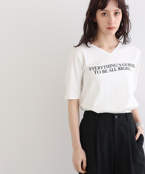 INDIVI(インディヴィ)の「◆【コットン100%】きれいめVネックロゴTシャツ(Tシャツ/カットソー・レディース・ホワイト/ブラック/ベビーピンク/パープル系4・38/34/05/15 /13/19)」の17枚目の写真