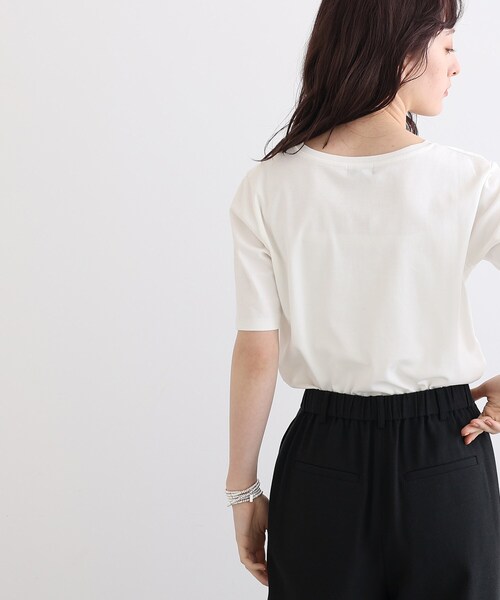 INDIVI(インディヴィ)の「◆【コットン100%】きれいめVネックロゴTシャツ(Tシャツ/カットソー・レディース・ホワイト/ブラック/ベビーピンク/パープル系4・38/34/05/15 /13/19)」の19枚目の写真