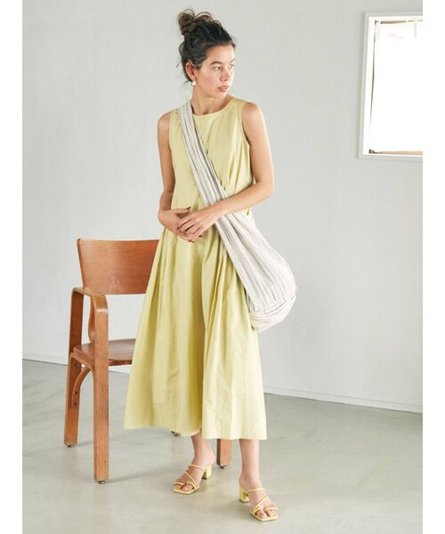 Ungrid（アングリッド）の「タックデザインフレアワンピース（ワンピース・レディース・ブラック/グリーン系その他/ベージュ・FREE）」の7枚目の写真