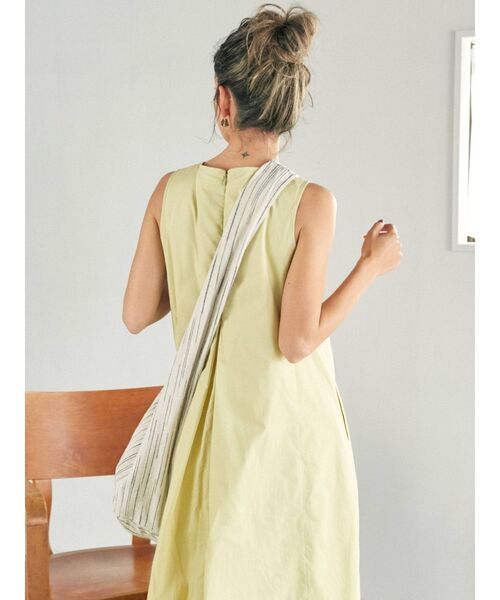 Ungrid（アングリッド）の「タックデザインフレアワンピース（ワンピース・レディース・ブラック/グリーン系その他/ベージュ・FREE）」の16枚目の写真