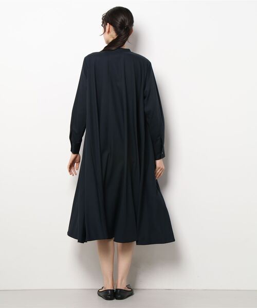 mizuiroind（ミズイロインド）の「mizuiro ind T／Rスタンドカラーフレアシャツワンピース（シャツワンピース・レディース・ブラック/サンドベージュ/ネイビー・FREE）」の11枚目の写真