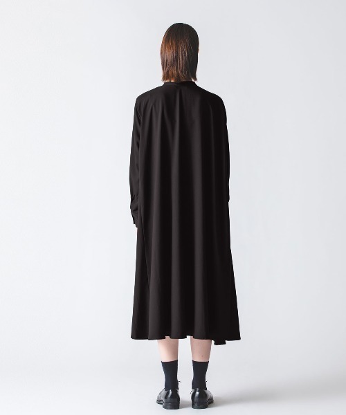 mizuiroind（ミズイロインド）の「mizuiro ind T／Rスタンドカラーフレアシャツワンピース（シャツワンピース・レディース・ブラック/サンドベージュ/ネイビー・FREE）」の4枚目の写真