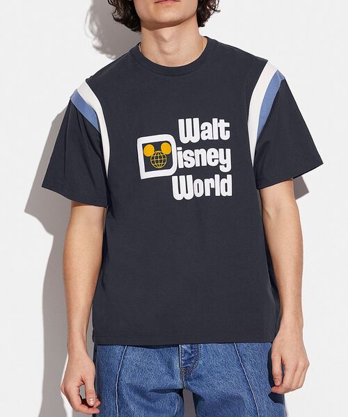 Disney X Coach ウォルト Tシャツ Disney ディズニー Tシャツ オーガニック ウォルト ワールド コットン Tシャツ カットソー Disney ディズニー のファッション 通販限定価格の