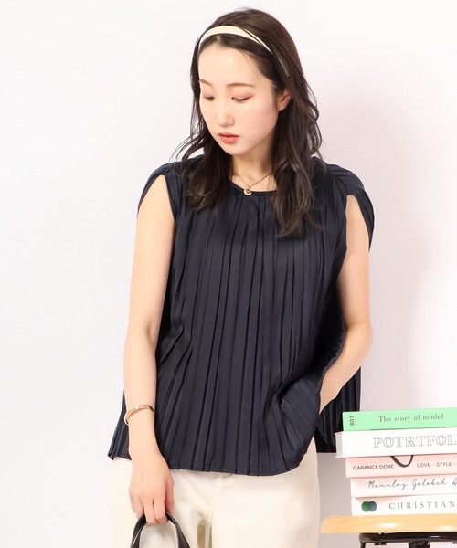 Anna Nicola(アンナニコラ)の「Anna Nicola プリーツ フレンチスリーブ ブラウス(シャツ/ブラウス・レディース・ベージュ/ネイビー/ピンク/ライトグリーン・38)」の4枚目の写真