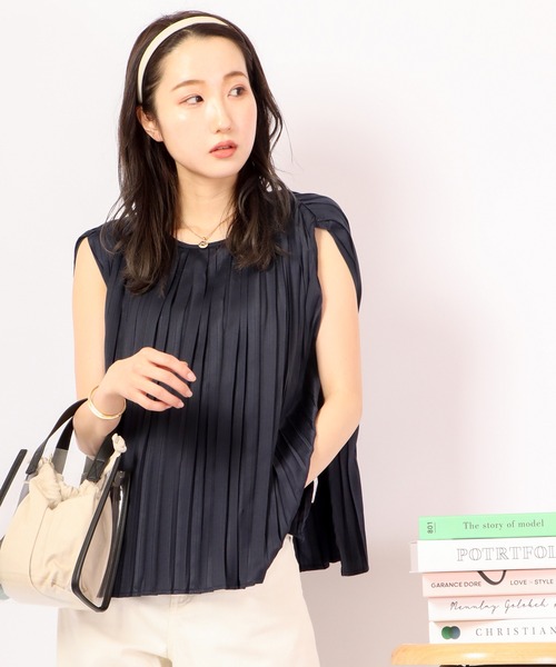 Anna Nicola(アンナニコラ)の「Anna Nicola プリーツ フレンチスリーブ ブラウス(シャツ/ブラウス・レディース・ベージュ/ネイビー/ピンク/ライトグリーン・38)」の14枚目の写真