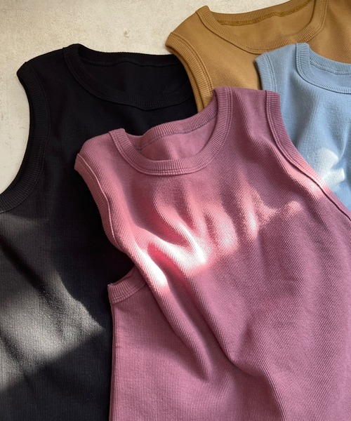 SHENERY（シーナリー）の「リブノースリーブコンパクトトップス（Tシャツ/カットソー・レディース・ブラック/ベージュ/ブルー/ボルドー・FREE）」の4枚目の写真