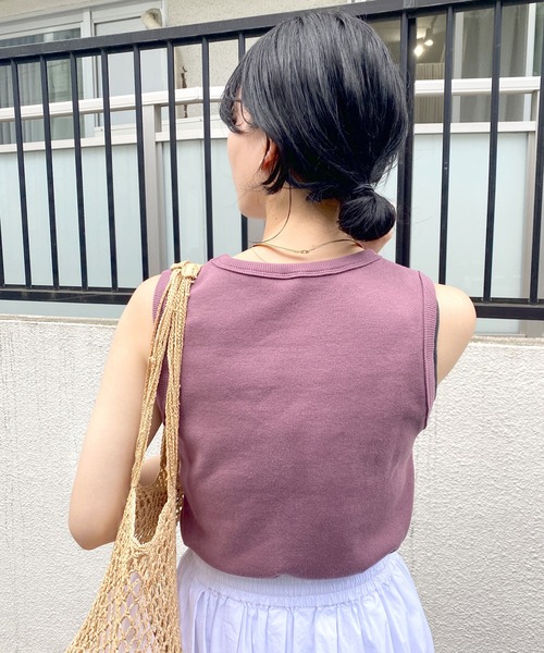 SHENERY（シーナリー）の「リブノースリーブコンパクトトップス（Tシャツ/カットソー・レディース・ブラック/ベージュ/ブルー/ボルドー・FREE）」の19枚目の写真