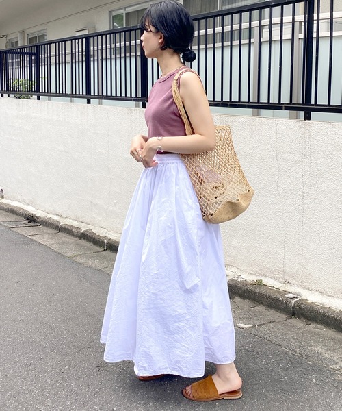 SHENERY（シーナリー）の「リブノースリーブコンパクトトップス（Tシャツ/カットソー・レディース・ブラック/ベージュ/ブルー/ボルドー・FREE）」の7枚目の写真