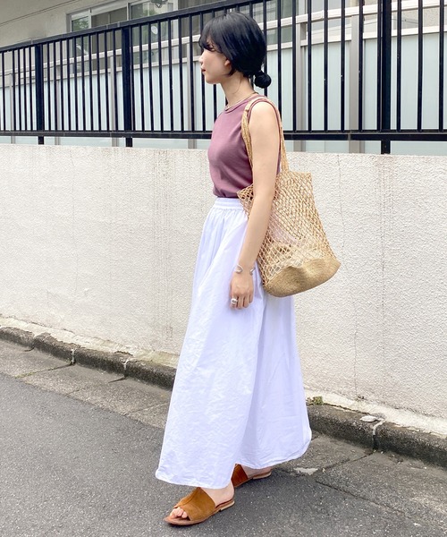 SHENERY（シーナリー）の「リブノースリーブコンパクトトップス（Tシャツ/カットソー・レディース・ブラック/ベージュ/ブルー/ボルドー・FREE）」の12枚目の写真