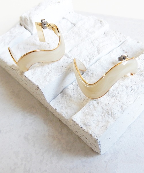 The Rule(ザルール)の「The Rule ザルール:Riviera hoop pierced earring:マーブル フープピアス(ピアス(両耳用)・レディース・ライトブルー/ベージュ/グレー/ピンク・FREE)」の2枚目の写真