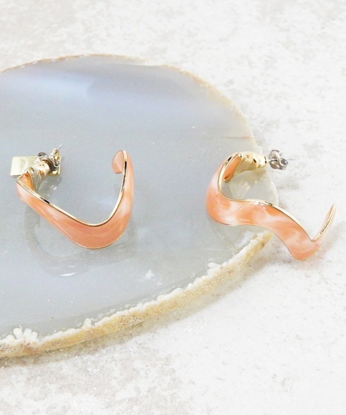 The Rule(ザルール)の「The Rule ザルール:Riviera hoop pierced earring:マーブル フープピアス(ピアス(両耳用)・レディース・ライトブルー/ベージュ/グレー/ピンク・FREE)」の4枚目の写真