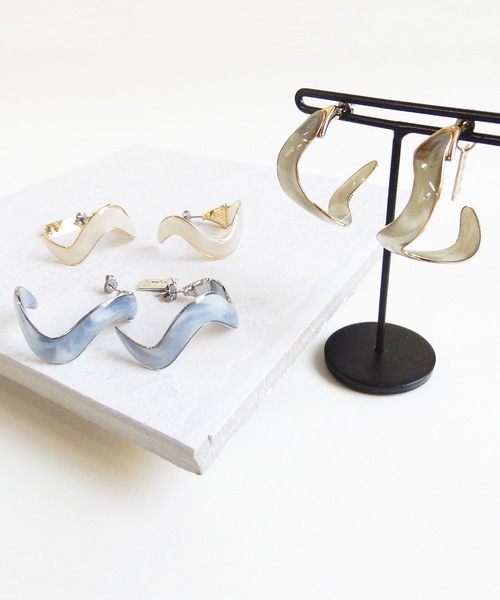 The Rule(ザルール)の「The Rule ザルール:Riviera hoop pierced earring:マーブル フープピアス(ピアス(両耳用)・レディース・ライトブルー/ベージュ/グレー/ピンク・FREE)」の11枚目の写真