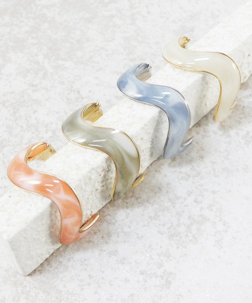 The Rule(ザルール)の「The Rule ザルール:Riviera hoop pierced earring:マーブル フープピアス(ピアス(両耳用)・レディース・ライトブルー/ベージュ/グレー/ピンク・FREE)」の5枚目の写真