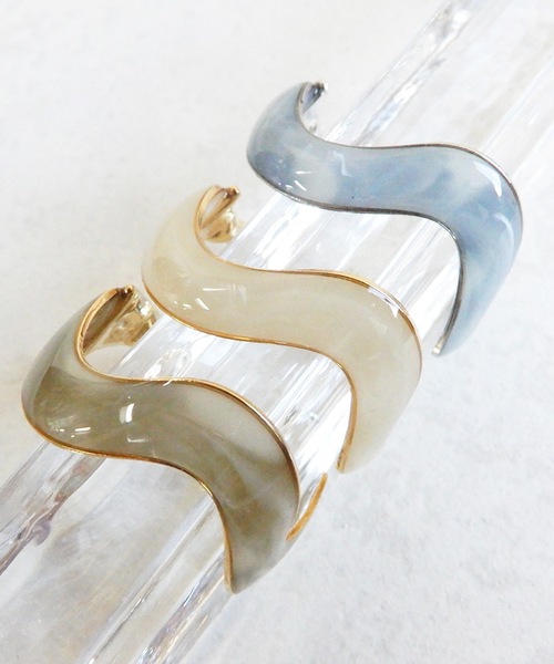 The Rule(ザルール)の「The Rule ザルール:Riviera hoop pierced earring:マーブル フープピアス(ピアス(両耳用)・レディース・ライトブルー/ベージュ/グレー/ピンク・FREE)」の6枚目の写真