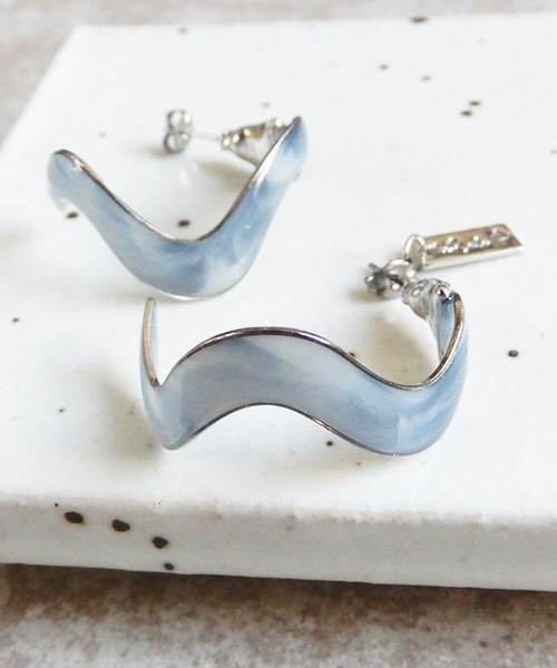 The Rule(ザルール)の「The Rule ザルール:Riviera hoop pierced earring:マーブル フープピアス(ピアス(両耳用)・レディース・ライトブルー/ベージュ/グレー/ピンク・FREE)」の10枚目の写真