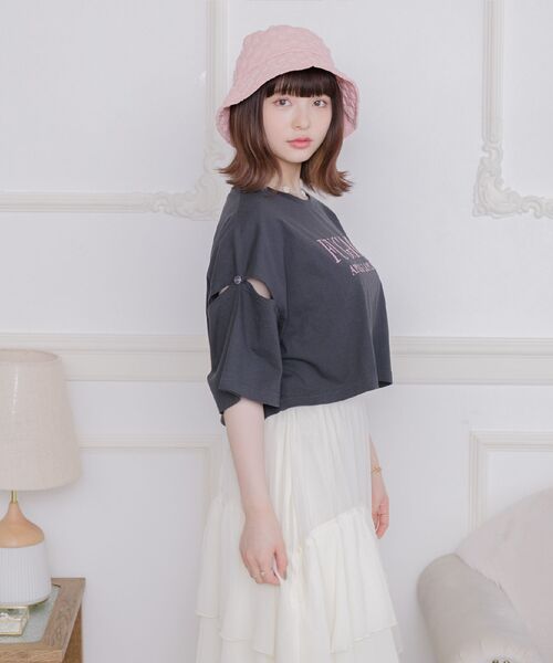 ems excite（エムズエキサイト）の「肩あきロゴ刺繍Tee（Tシャツ/カットソー・レディース・チャコールグレー/オフホワイト/ブルー・FREE）」の14枚目の写真