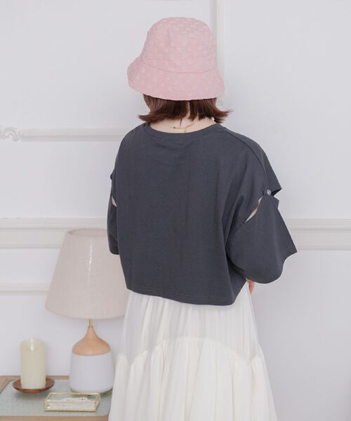 ems excite（エムズエキサイト）の「肩あきロゴ刺繍Tee（Tシャツ/カットソー・レディース・チャコールグレー/オフホワイト/ブルー・FREE）」の5枚目の写真