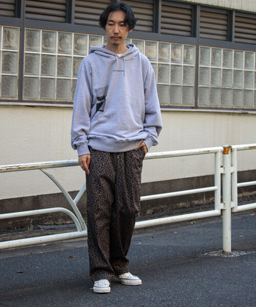 GLOSTER（グロスター）の「【GLOSTER/グロスター】TRIPPY グラフィックパーカーフォト ビッグシルエット（パーカー・メンズ・グレー/オフホワイト・M/L）」の18枚目の写真