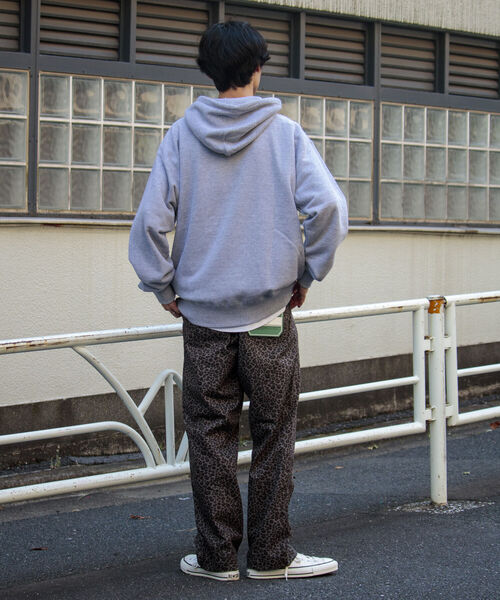 GLOSTER（グロスター）の「【GLOSTER/グロスター】TRIPPY グラフィックパーカーフォト ビッグシルエット（パーカー・メンズ・グレー/オフホワイト・M/L）」の9枚目の写真