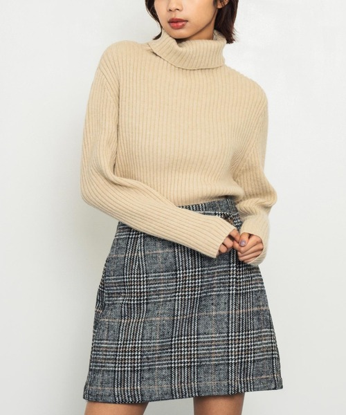 ANAP(アナップ)の「タートルネックリブトップスセーター(ニット/セーター・レディース・レッド/ブルー/ブラック/アイボリー・FREE)」の2枚目の写真