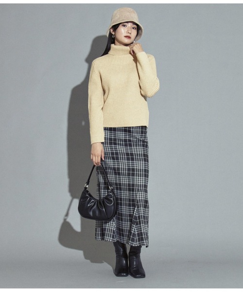 ANAP(アナップ)の「タートルネックリブトップスセーター(ニット/セーター・レディース・レッド/ブルー/ブラック/アイボリー・FREE)」の5枚目の写真