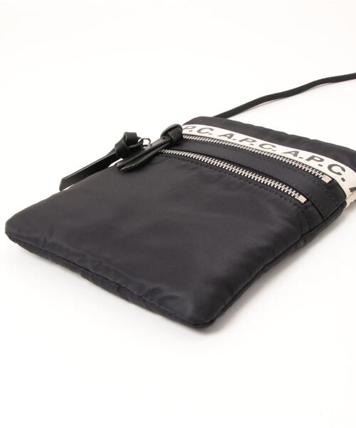 A.P.C.（アーペーセー）の「NECKPOUCH REPEAT 23PE（ショルダー