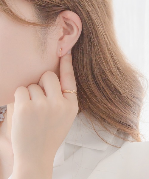 ESTELLE(エステール)の「K10 イエローゴールド ダイヤモンド ピアス ESTELLE/エステール(ピアス(両耳用)・レディース・イエローゴールド・-)」の5枚目の写真