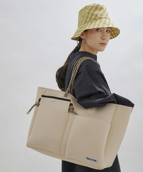 OUTDOOR PRODUCTS（アウトドアプロダクツ）の「【WEB限定】【OUTDOOR  PRODUCTS for SALON】MATCHING tote（トートバッグ・レディース・キナリ/ブラック・FREE）」の2枚目の写真