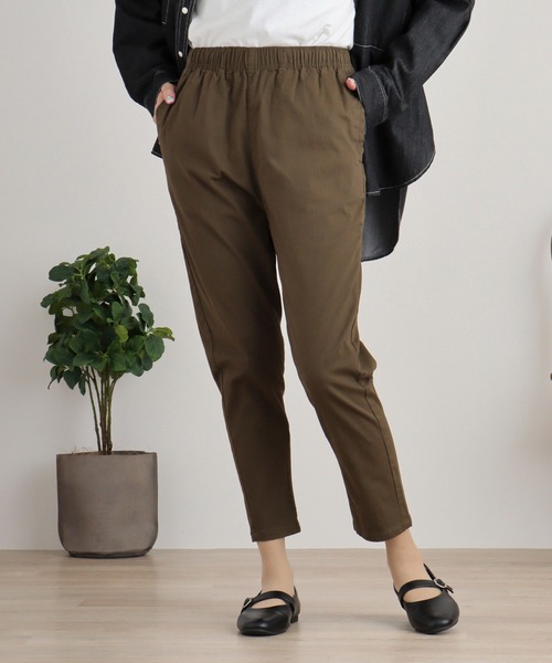 atONE(アットワン)の「atONE 【快適ストレッチ】ウエストゴムルーズテーパードパンツ(その他パンツ・レディース・ベージュ/カーキ/ブラック/ネイビー/ブルー・M/3L/LL/4L/L)」の3枚目の写真