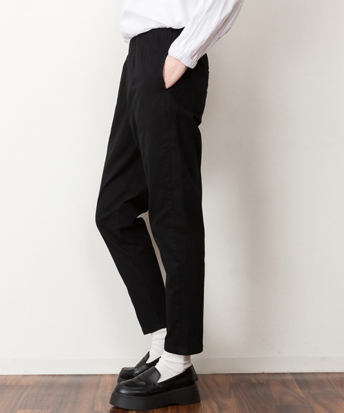 atONE(アットワン)の「atONE 【快適ストレッチ】ウエストゴムルーズテーパードパンツ(その他パンツ・レディース・ベージュ/カーキ/ブラック/ネイビー/ブルー・M/3L/LL/4L/L)」の7枚目の写真