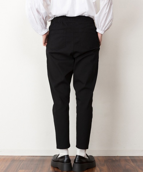 atONE(アットワン)の「atONE 【快適ストレッチ】ウエストゴムルーズテーパードパンツ(その他パンツ・レディース・ベージュ/カーキ/ブラック/ネイビー/ブルー・M/3L/LL/4L/L)」の8枚目の写真