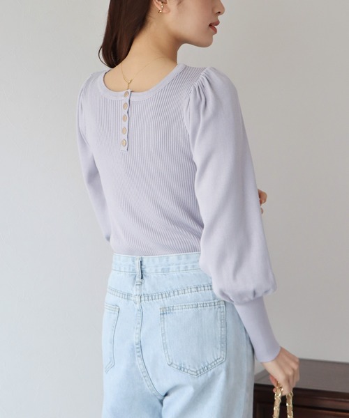 BLUEEAST（ブルーイースト）の「ボリュームスリーブ2WAYリブニット（ニット/セーター・レディース・パープル/ブラック/ブルー/オフホワイト・MEDIUM）」の4枚目の写真