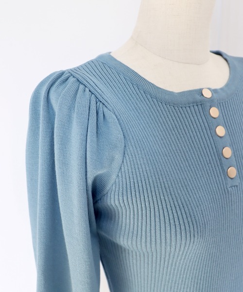 BLUEEAST（ブルーイースト）の「ボリュームスリーブ2WAYリブニット（ニット/セーター・レディース・パープル/ブラック/ブルー/オフホワイト・MEDIUM）」の17枚目の写真