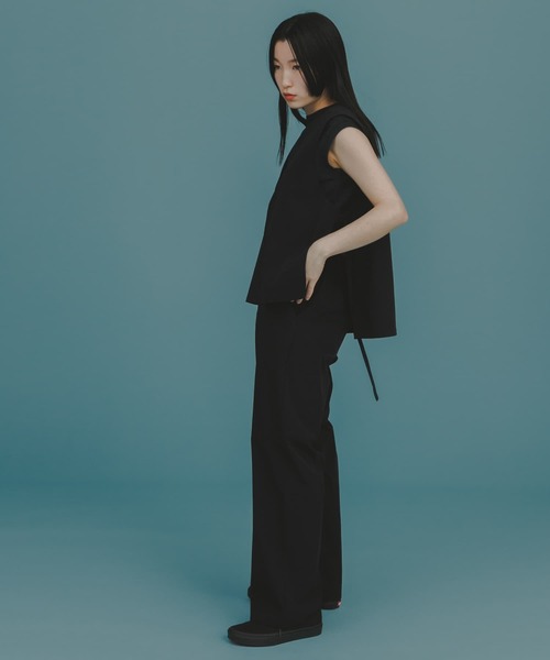 Uiscel（ユイセル）の「Uiscel　4WAYストレッチベストセットアップ（ベスト・レディース・ブラック/カーキ・SMALL/MEDIUM）」の2枚目の写真