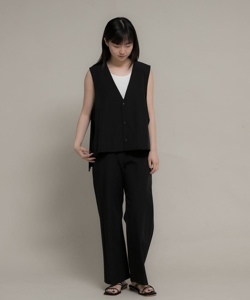 Uiscel（ユイセル）の「Uiscel　4WAYストレッチベストセットアップ（ベスト・レディース・ブラック/カーキ・SMALL/MEDIUM）」の4枚目の写真