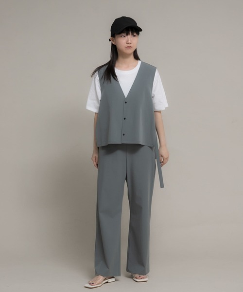 Uiscel（ユイセル）の「Uiscel　4WAYストレッチベストセットアップ（ベスト・レディース・ブラック/カーキ・SMALL/MEDIUM）」の10枚目の写真