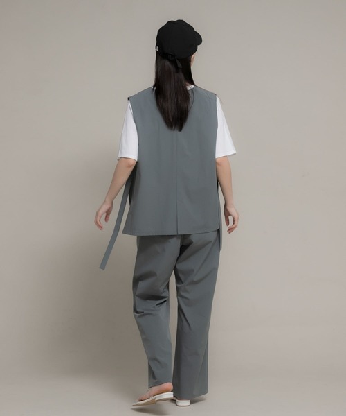 Uiscel（ユイセル）の「Uiscel　4WAYストレッチベストセットアップ（ベスト・レディース・ブラック/カーキ・SMALL/MEDIUM）」の6枚目の写真