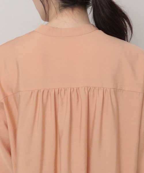 Elura（エルーラ）の「セミシアーバンドカラーシャツ（シャツ/ブラウス・レディース・ライトブルー/ピンク系その他/ベージュ・LARGE/MEDIUM）」の17枚目の写真